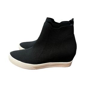 Mia black slip on‎ heeled shoes. Size 6.5